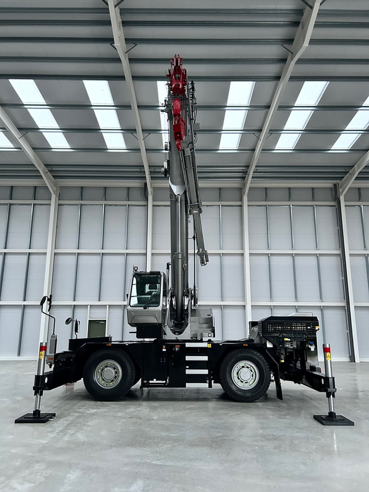 Mobile crane KATO CR-250Rv , 25 Ton City Crane with Only 1,991 hours: picture 16