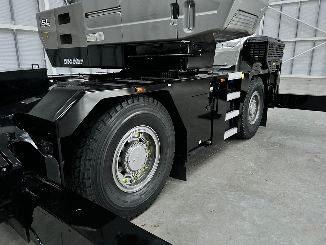 Mobile crane KATO CR-250Rv , 25 Ton City Crane with Only 1,991 hours: picture 26