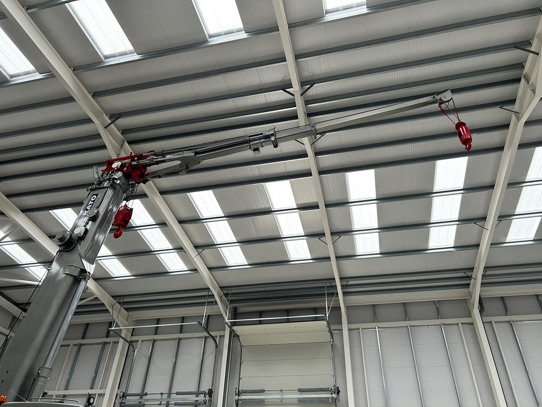 Mobile crane KATO CR-250Rv , 25 Ton City Crane with Only 1,991 hours: picture 14