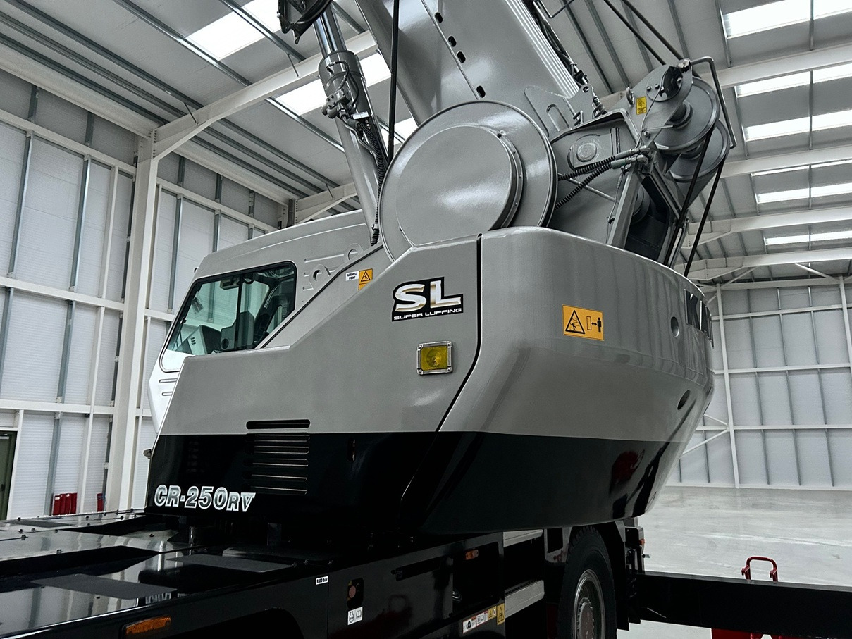 Mobile crane KATO CR-250Rv , 25 Ton City Crane with Only 1,991 hours: picture 31