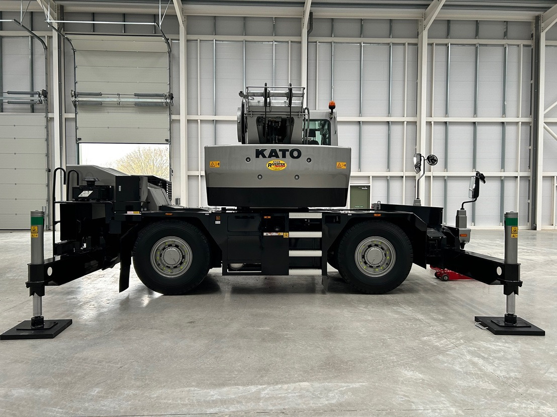 Mobile crane KATO CR-250Rv , 25 Ton City Crane with Only 1,991 hours: picture 39