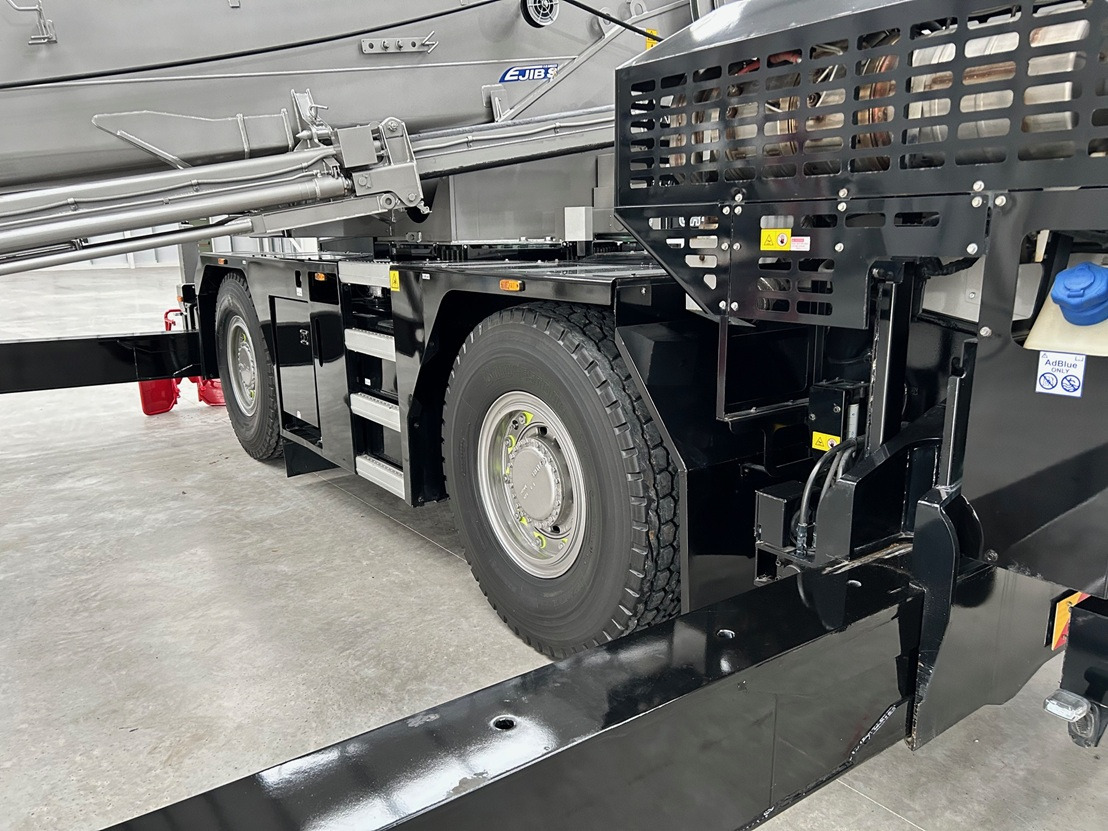 Mobile crane KATO CR-250Rv , 25 Ton City Crane with Only 1,991 hours: picture 44