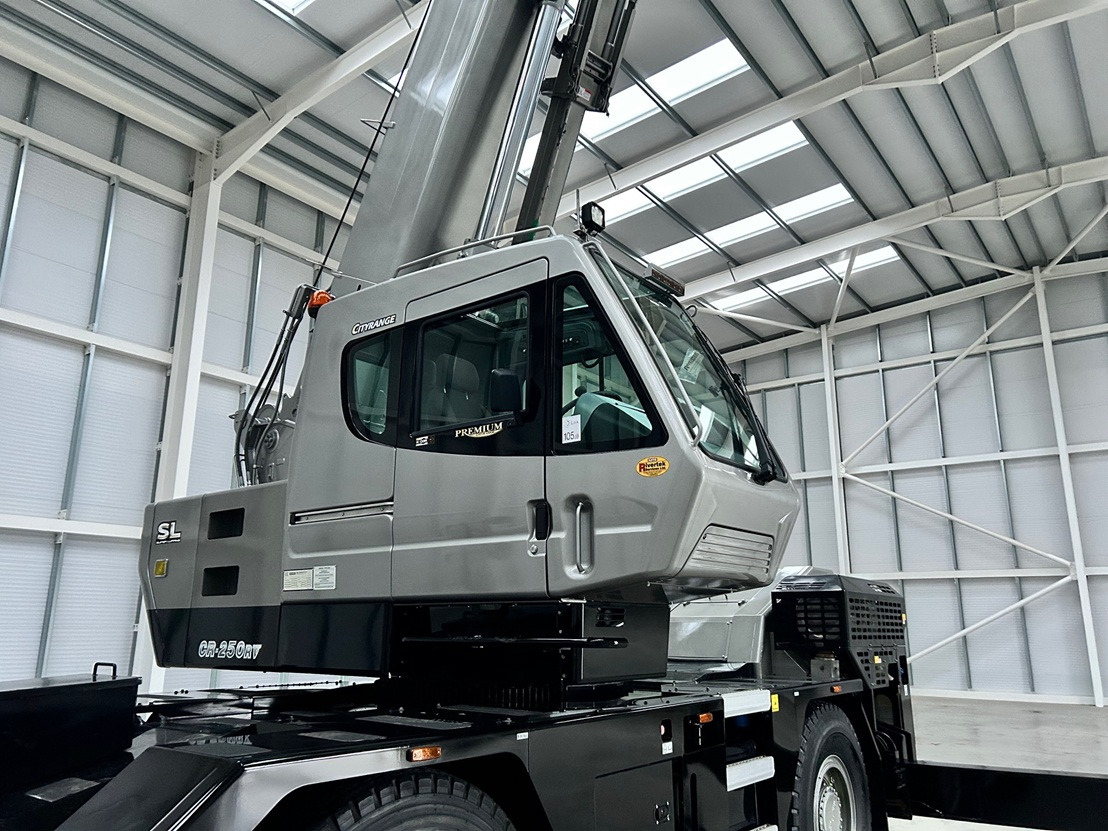 Mobile crane KATO CR-250Rv , 25 Ton City Crane with Only 1,991 hours: picture 25