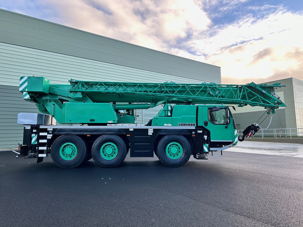 LIEBHERR LTM1050-3.1 with low hours and low kms - All terrain crane: picture 3 LIEBHERR LTM1050-3.1 with low hours and low kms - All terrain crane: picture 3