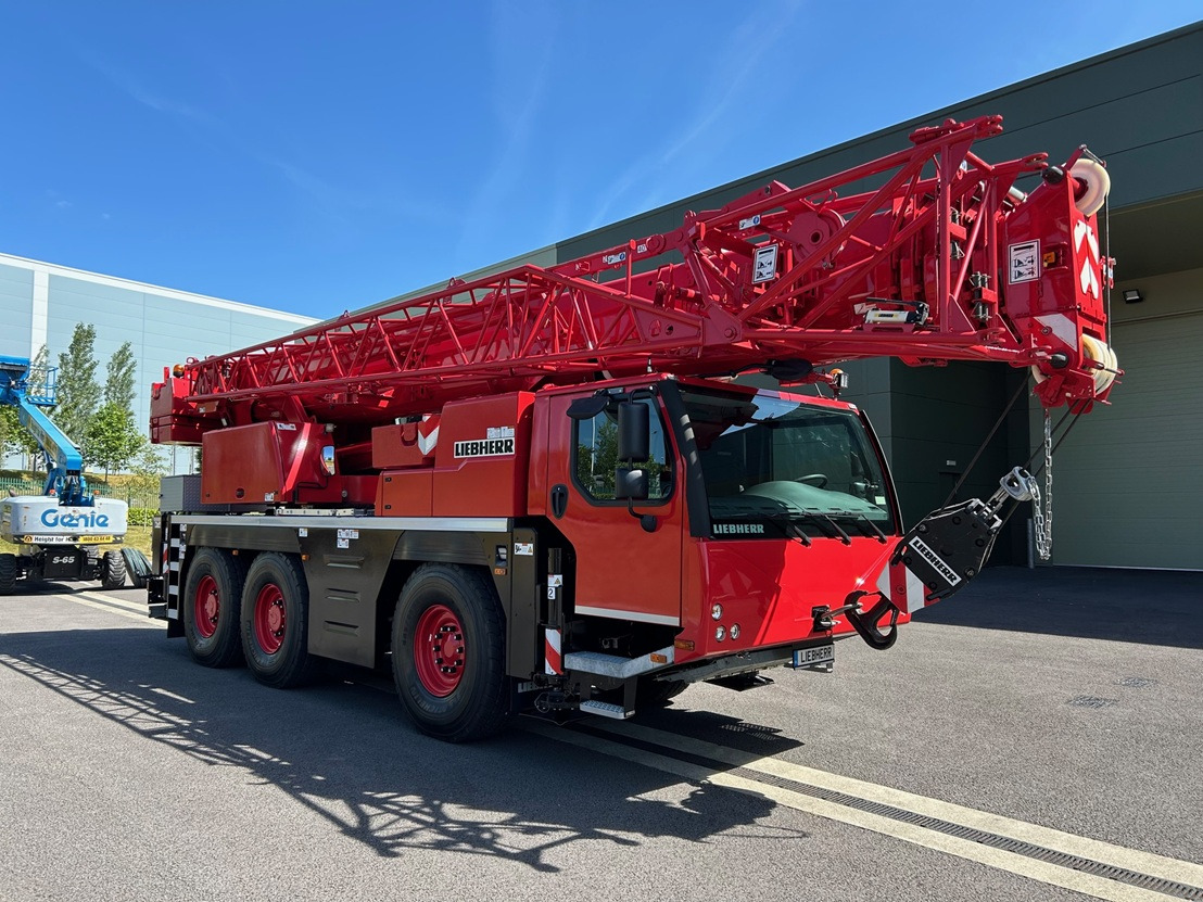 LIEBHERR LTM1060-3.1 with only 5,090 kms from New - All terrain crane: picture 4 LIEBHERR LTM1060-3.1 with only 5,090 kms from New - All terrain crane: picture 4