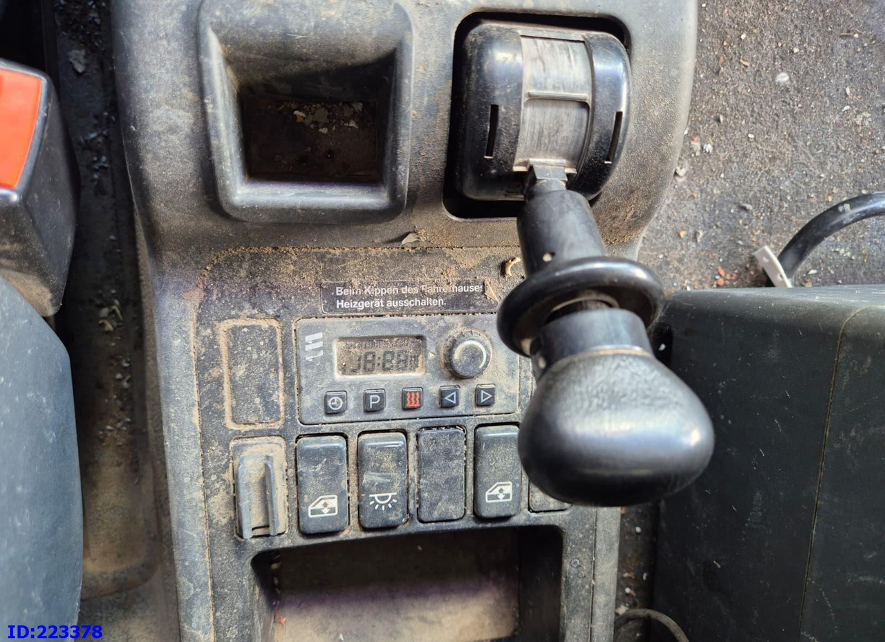 Cab chassis truck MAN TGA 35.480 8X4 - Full steel - Manual: picture 13
