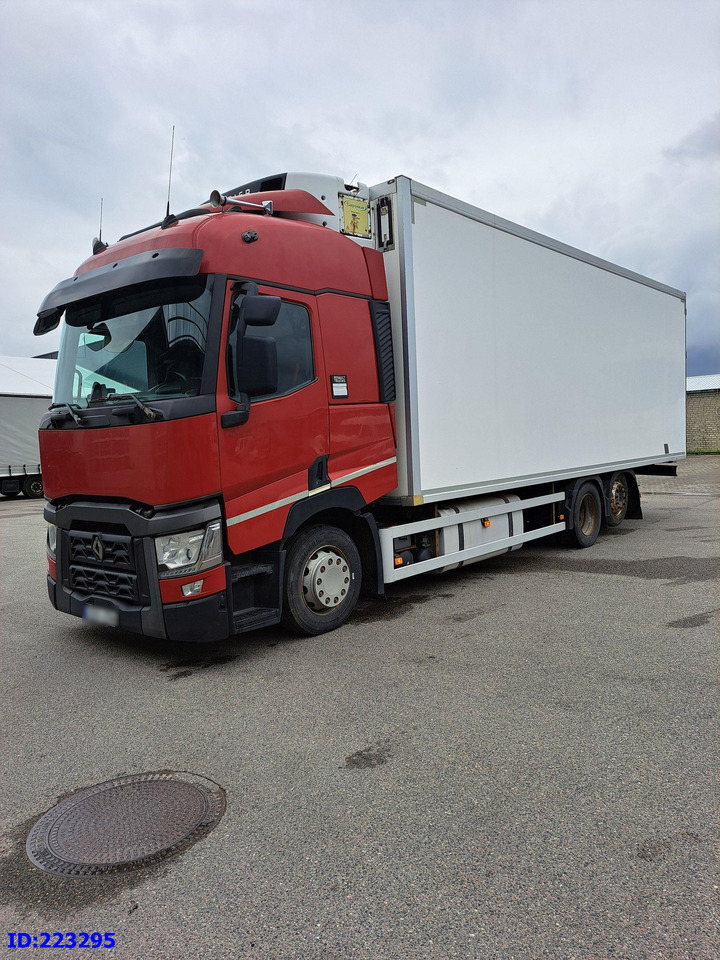 RENAULT T 6x2 Euro 6 Refrigerated + Carrier Supra - Refrigerator truck: picture 1 RENAULT T 6x2 Euro 6 Refrigerated + Carrier Supra - Refrigerator truck: picture 1