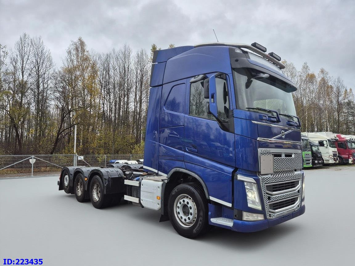 VOLVO FH13 540HP 8x4 (steering axle) - Cab chassis truck: picture 4 VOLVO FH13 540HP 8x4 (steering axle) - Cab chassis truck: picture 4