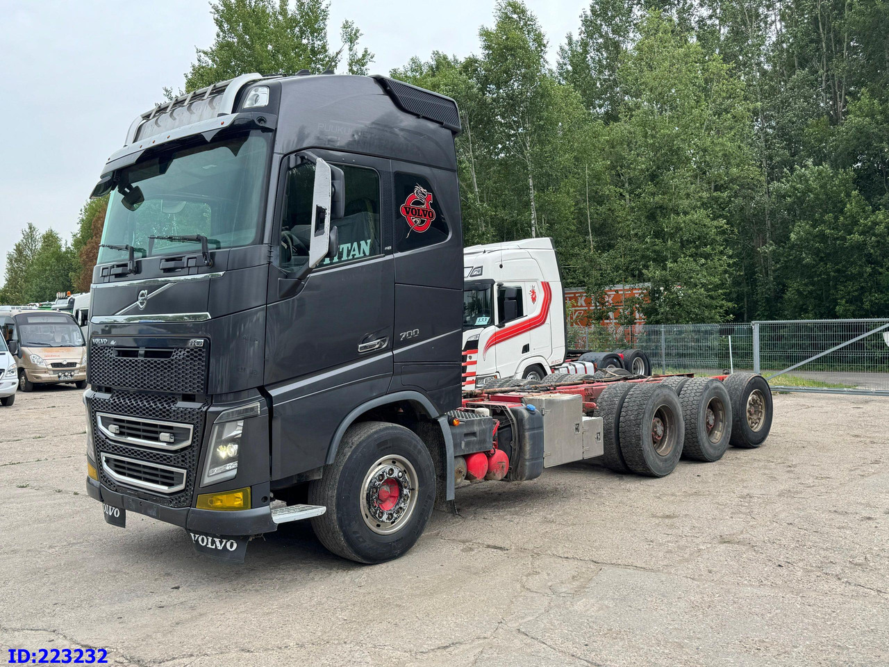VOLVO FH16 700HP 8X4 Big Axles - Cab chassis truck: picture 1 VOLVO FH16 700HP 8X4 Big Axles - Cab chassis truck: picture 1