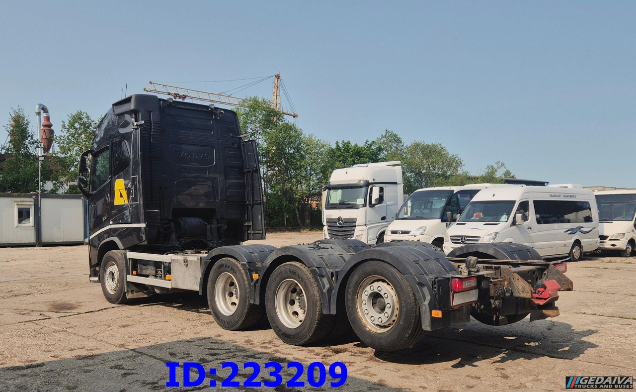 VOLVO FH16 750HP 8x4 Steering axle - Cab chassis truck: picture 4 VOLVO FH16 750HP 8x4 Steering axle - Cab chassis truck: picture 4