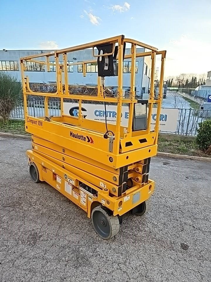 Haulotte Compact 10 N - Scissor lift: picture 3 Haulotte Compact 10 N - Scissor lift: picture 3