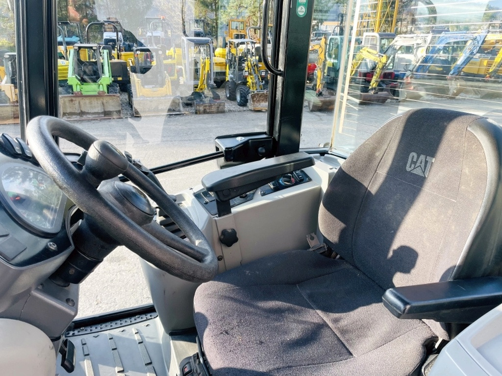 Caterpillar 908M (3893) - Wheel loader: picture 5 Caterpillar 908M (3893) - Wheel loader: picture 5
