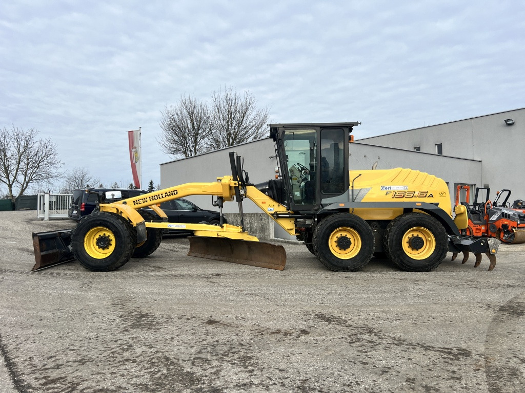 New Holland F 156.6 A (111441) - Grader: picture 1 New Holland F 156.6 A (111441) - Grader: picture 1