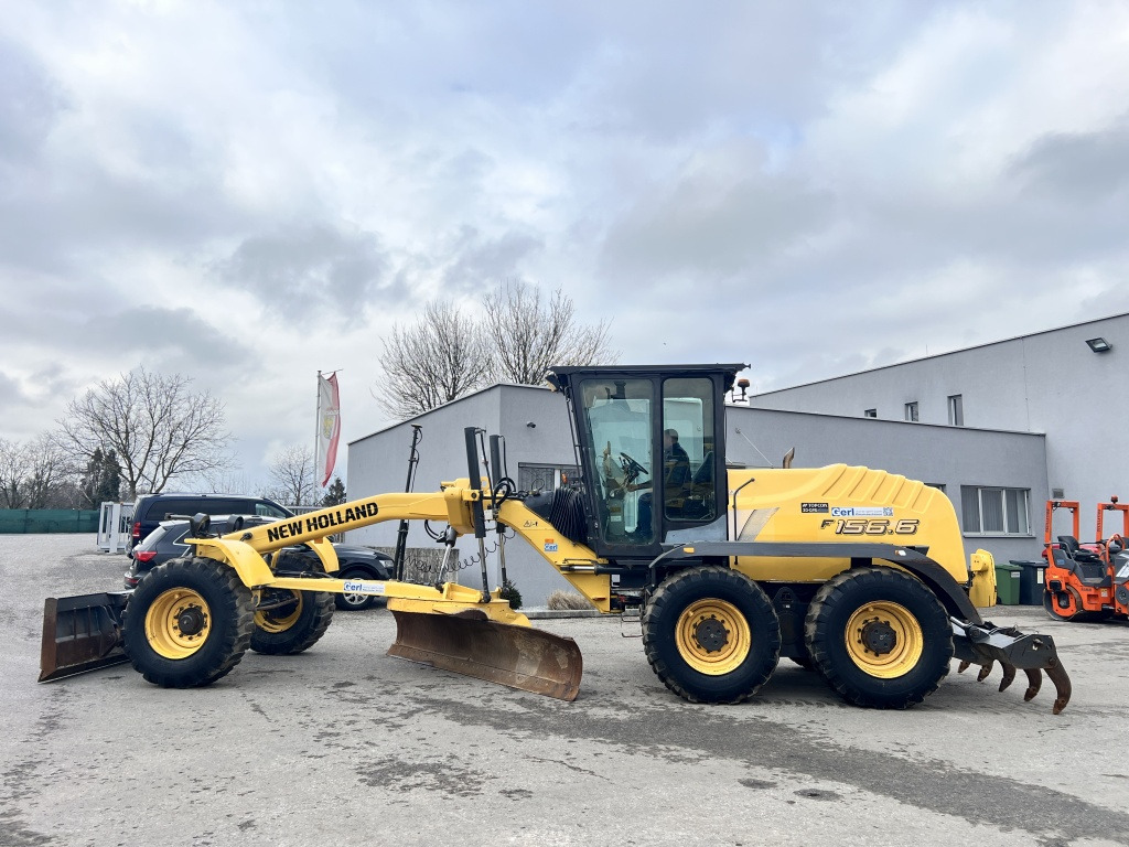 New Holland F156.6 (111492) - Grader: picture 1 New Holland F156.6 (111492) - Grader: picture 1