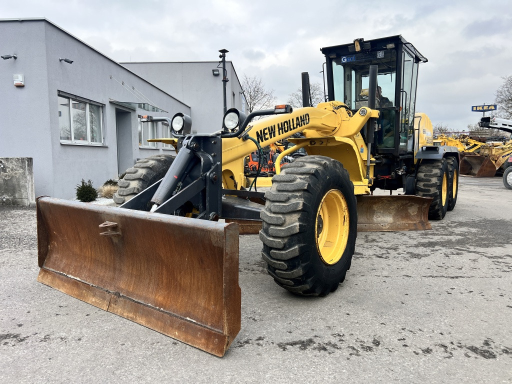 New Holland F156.6 (111492) - Grader: picture 3 New Holland F156.6 (111492) - Grader: picture 3