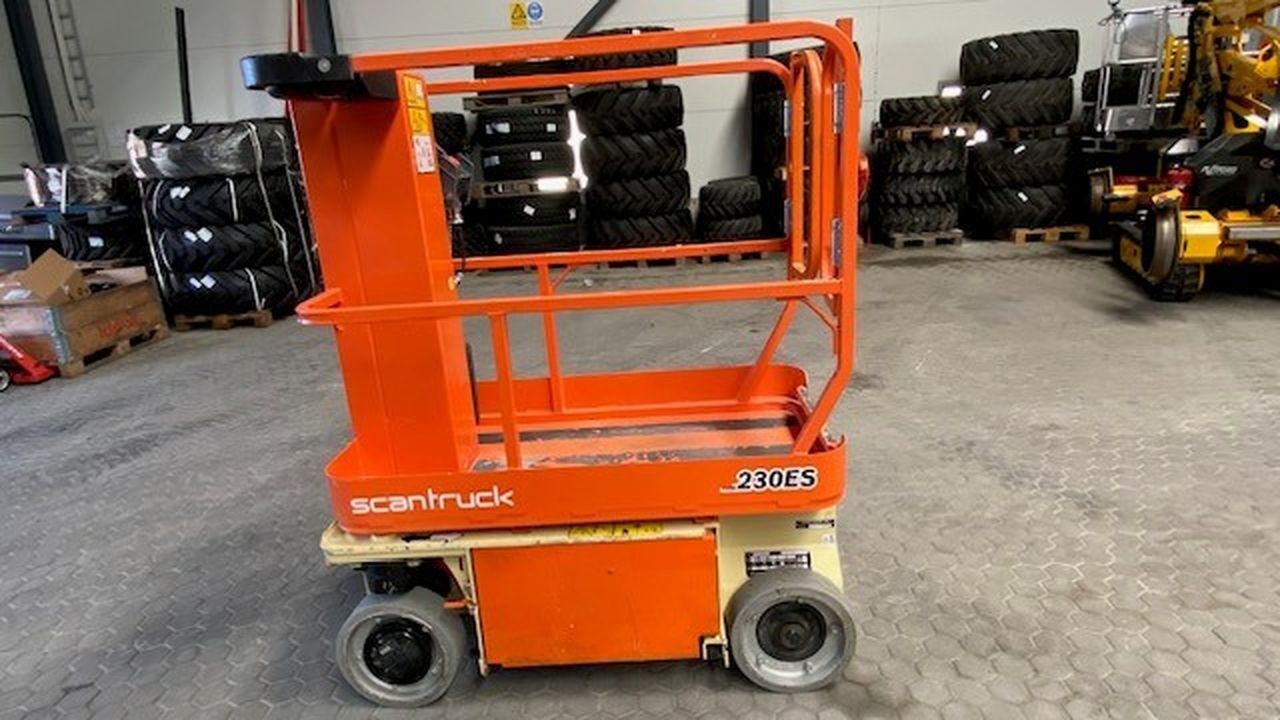 JLG 1230ES - Vertical mast lift: picture 1 JLG 1230ES - Vertical mast lift: picture 1