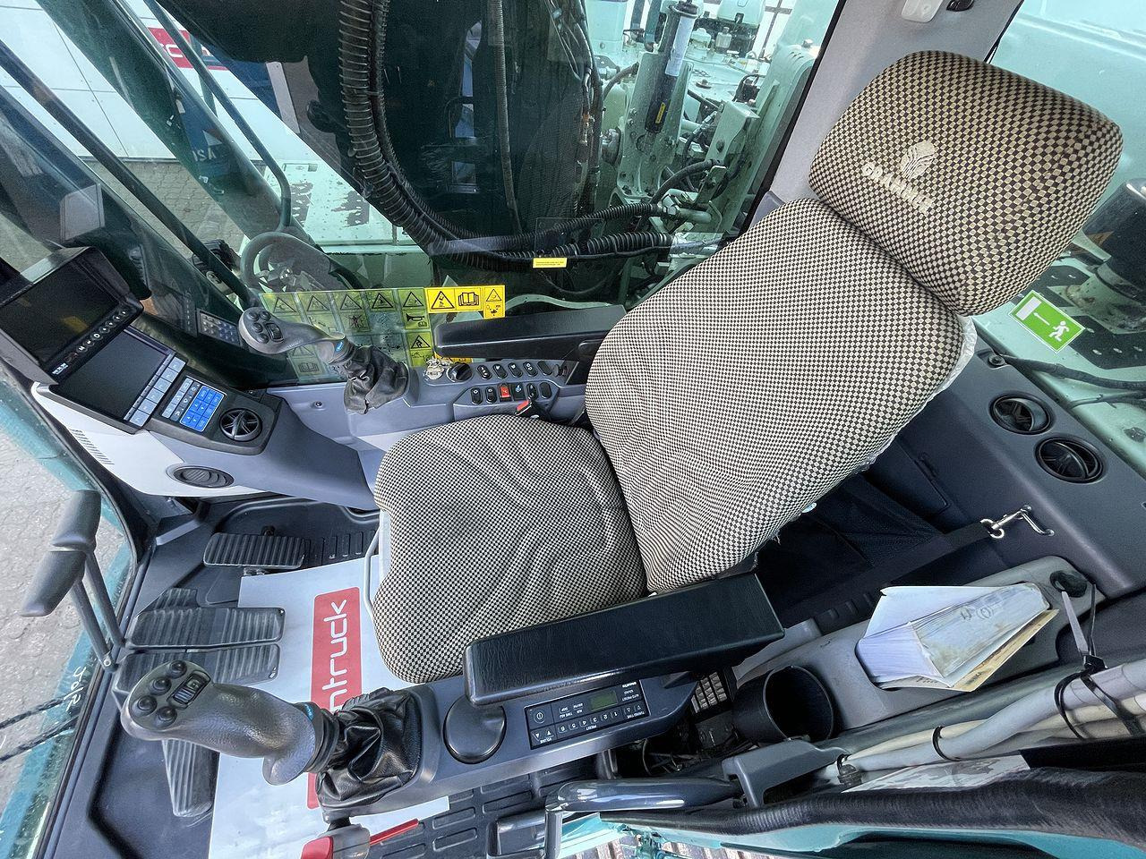 Komatsu PC240LCD-11 - Crawler excavator: picture 3 Komatsu PC240LCD-11 - Crawler excavator: picture 3