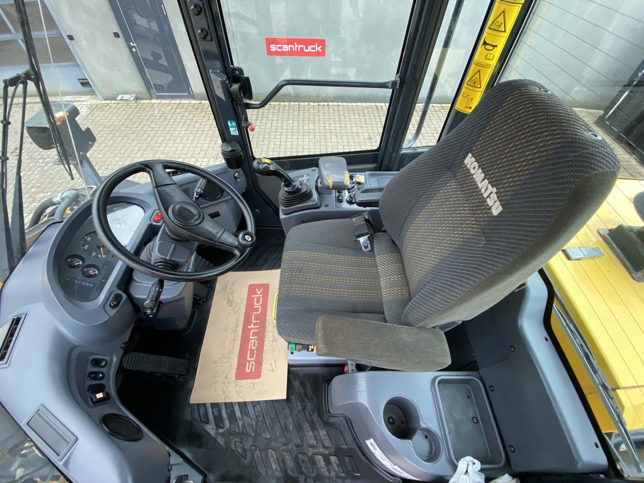 Komatsu WA200-7 - Wheel loader: picture 3 Komatsu WA200-7 - Wheel loader: picture 3