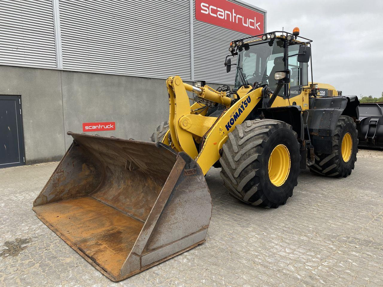 Komatsu WA320-7 - Wheel loader: picture 1 Komatsu WA320-7 - Wheel loader: picture 1
