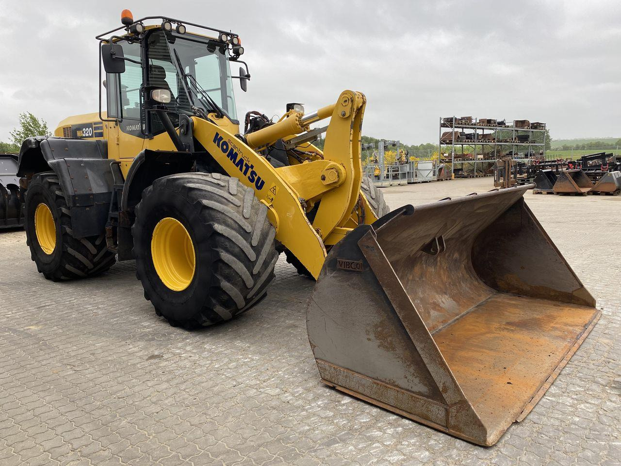 Komatsu WA320-7 - Wheel loader: picture 5 Komatsu WA320-7 - Wheel loader: picture 5