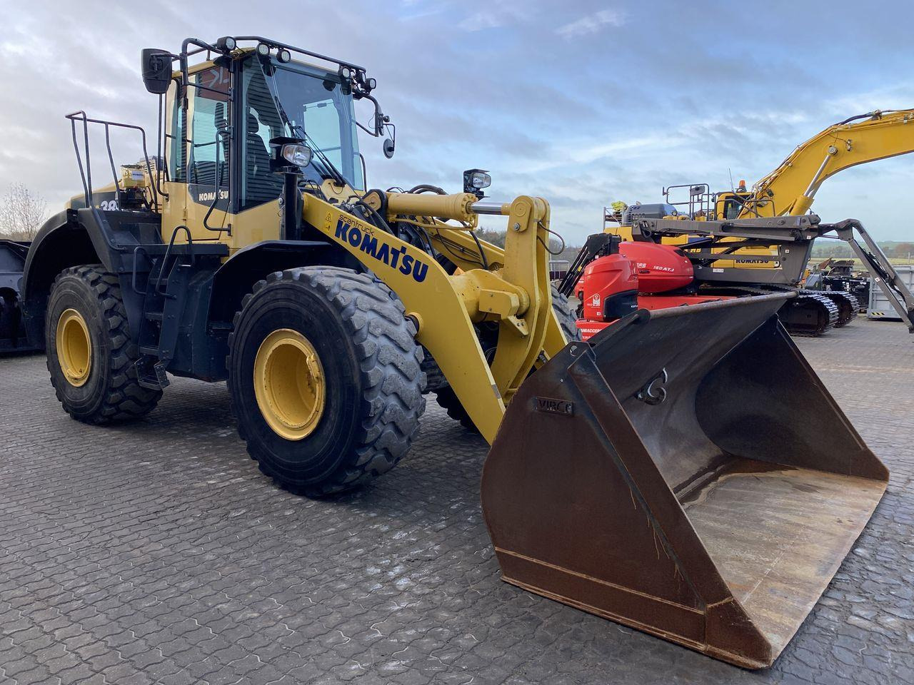 Komatsu WA380-8 - Wheel loader: picture 5 Komatsu WA380-8 - Wheel loader: picture 5