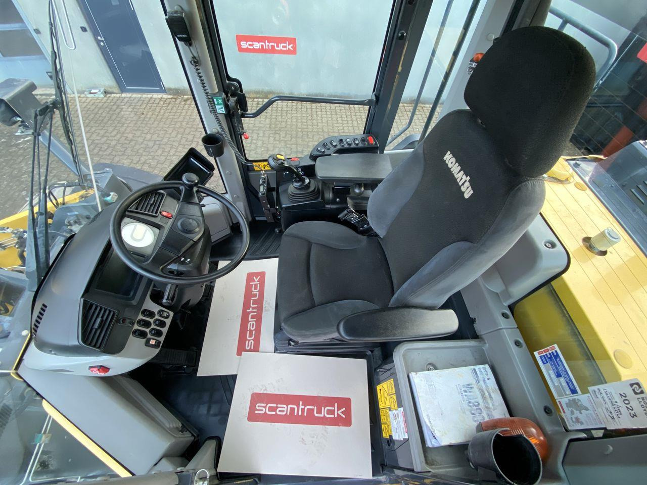 Komatsu WA380-8 - Wheel loader: picture 3 Komatsu WA380-8 - Wheel loader: picture 3