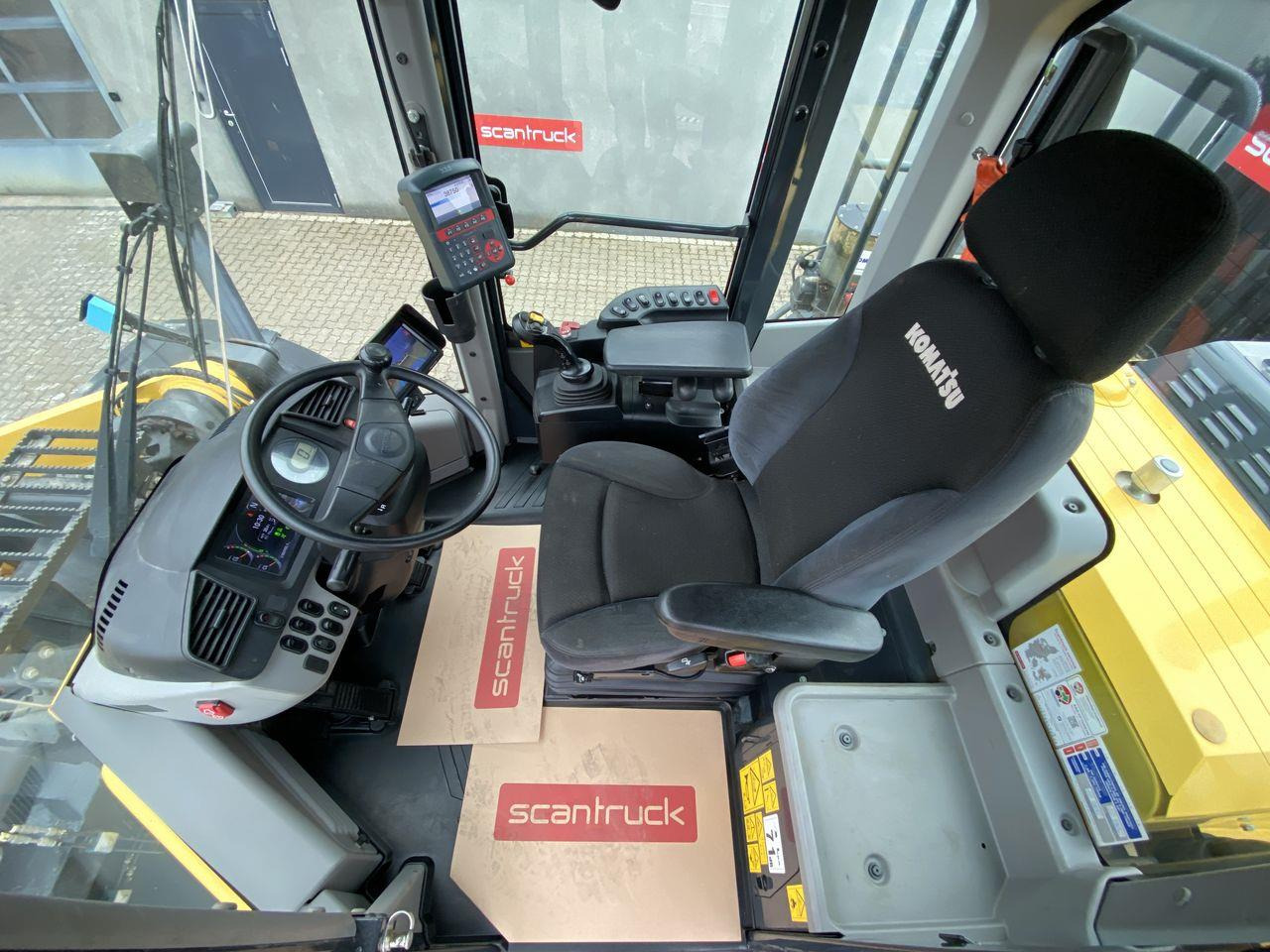 Komatsu WA480-8 - Wheel loader: picture 3 Komatsu WA480-8 - Wheel loader: picture 3