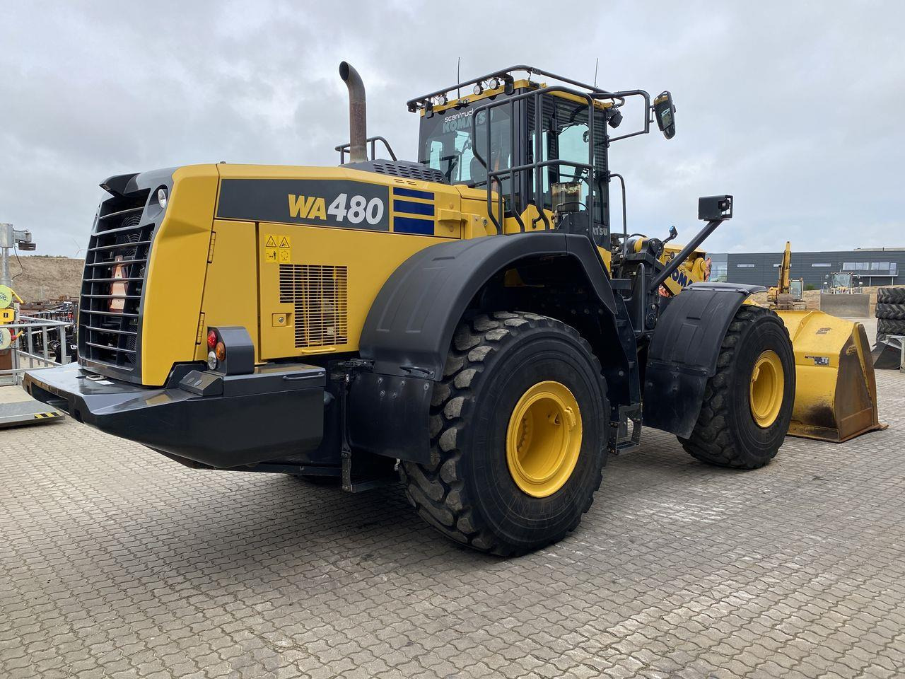 Komatsu WA480-8 - Wheel loader: picture 4 Komatsu WA480-8 - Wheel loader: picture 4