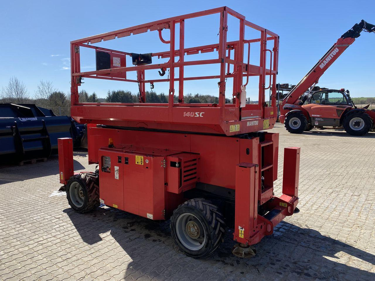 Manitou 140SC - Scissor lift: picture 5 Manitou 140SC - Scissor lift: picture 5