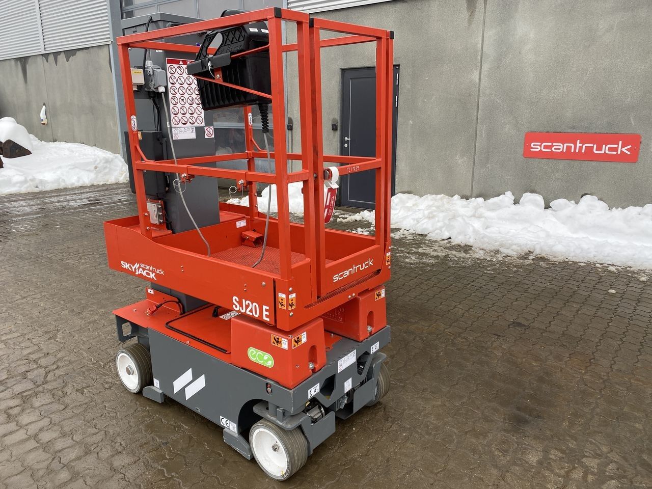 Skyjack SJ20 E - Vertical mast lift: picture 2 Skyjack SJ20 E - Vertical mast lift: picture 2