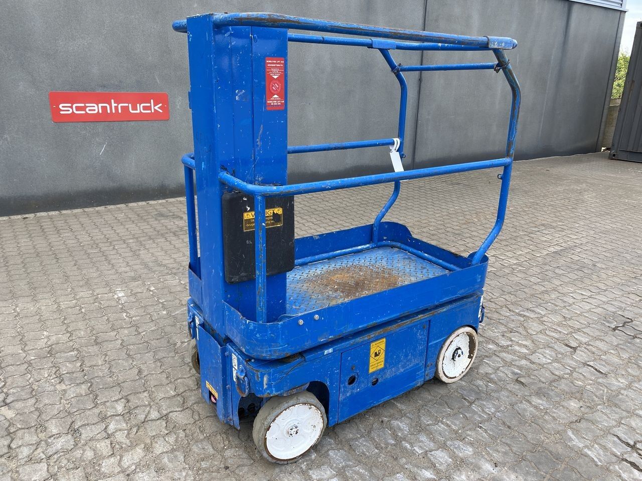 Snorkel TM12 - Vertical mast lift: picture 1 Snorkel TM12 - Vertical mast lift: picture 1
