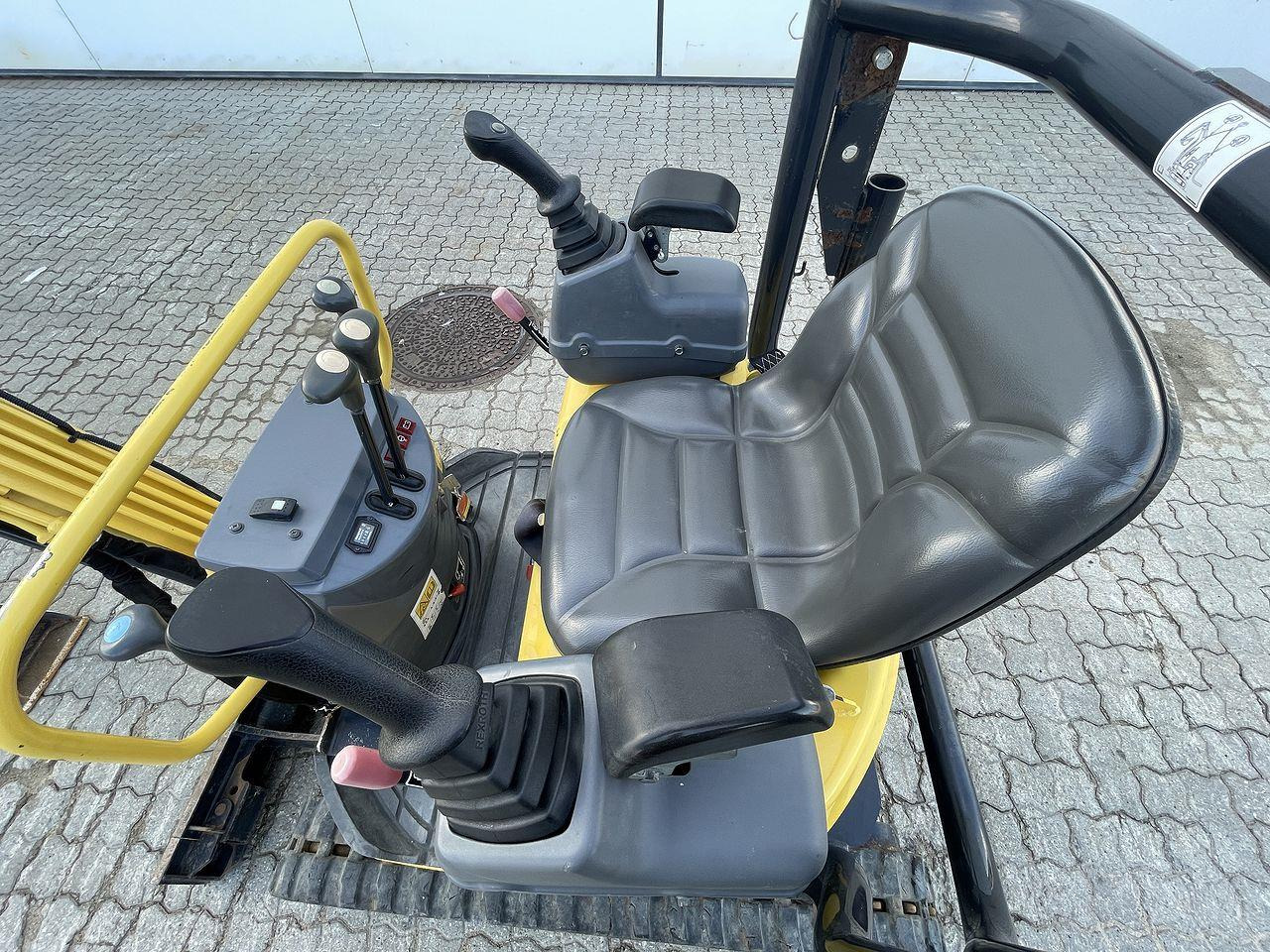 Yanmar VIO12 - Mini excavator: picture 3 Yanmar VIO12 - Mini excavator: picture 3