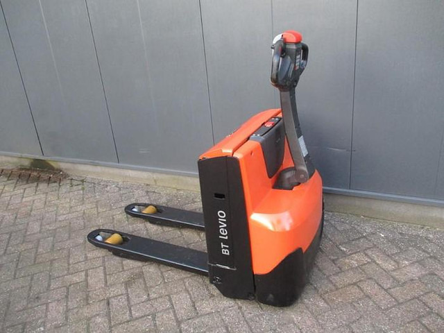 Toyota LWE 140 - Pallet truck: picture 2 Toyota LWE 140 - Pallet truck: picture 2