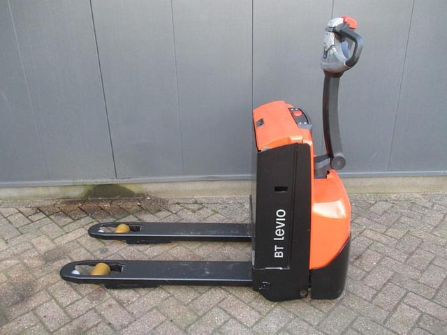 Toyota LWE 140 - Pallet truck: picture 1 Toyota LWE 140 - Pallet truck: picture 1