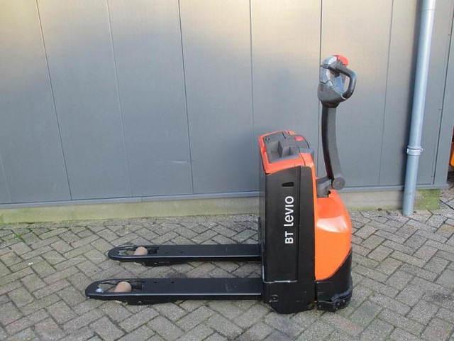 Toyota LWE 140 - Pallet truck: picture 1 Toyota LWE 140 - Pallet truck: picture 1