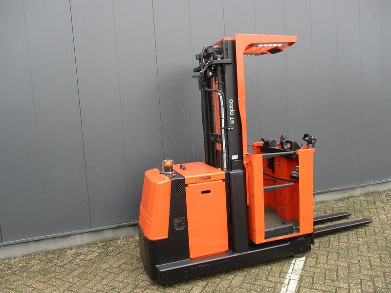Toyota OME 100M - Order picker: picture 2 Toyota OME 100M - Order picker: picture 2