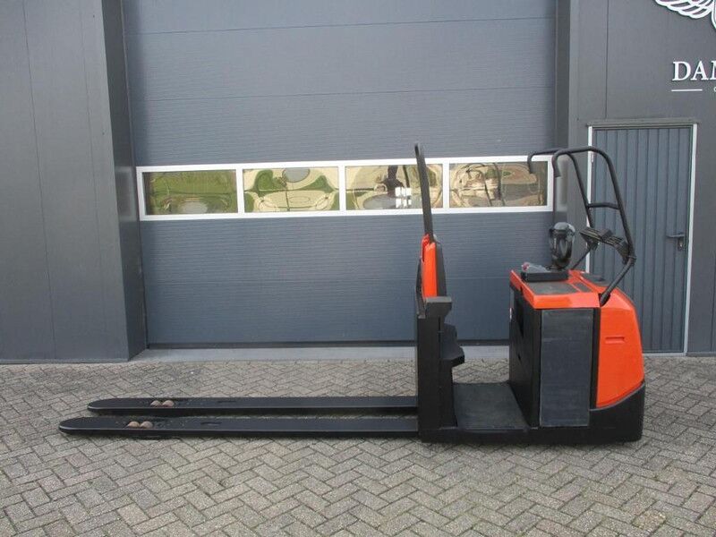 Toyota OSE250 - Order picker: picture 1 Toyota OSE250 - Order picker: picture 1