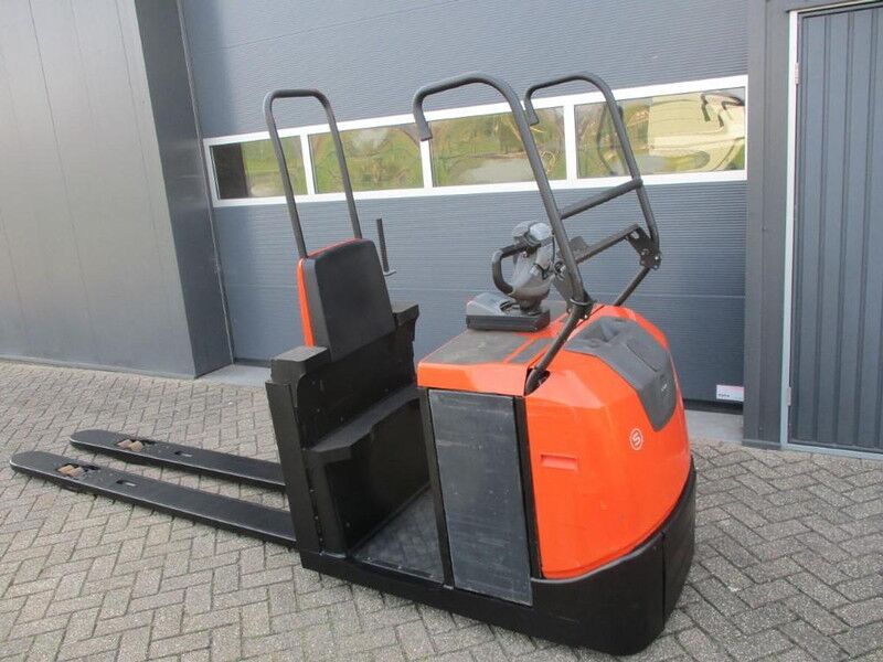 Toyota OSE250 - Order picker: picture 3 Toyota OSE250 - Order picker: picture 3