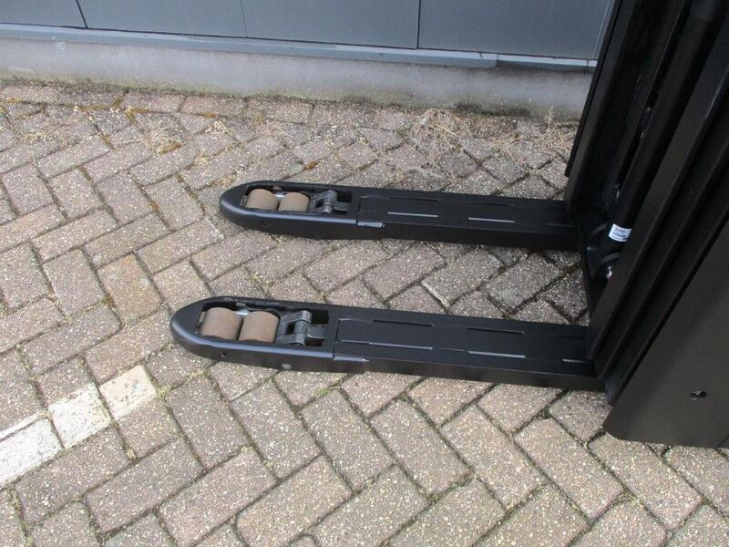 Toyota SWE140L - Pallet truck: picture 4 Toyota SWE140L - Pallet truck: picture 4