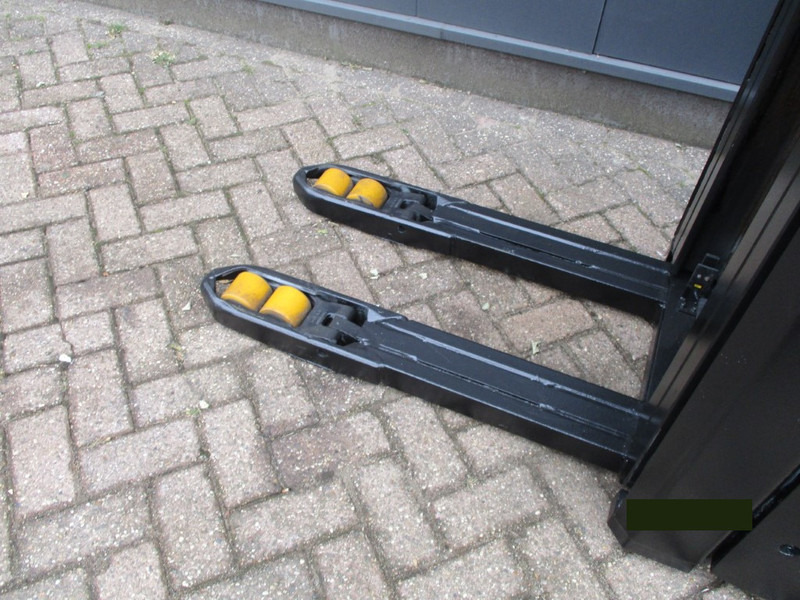 Toyota SWE160L - Pallet truck: picture 5 Toyota SWE160L - Pallet truck: picture 5