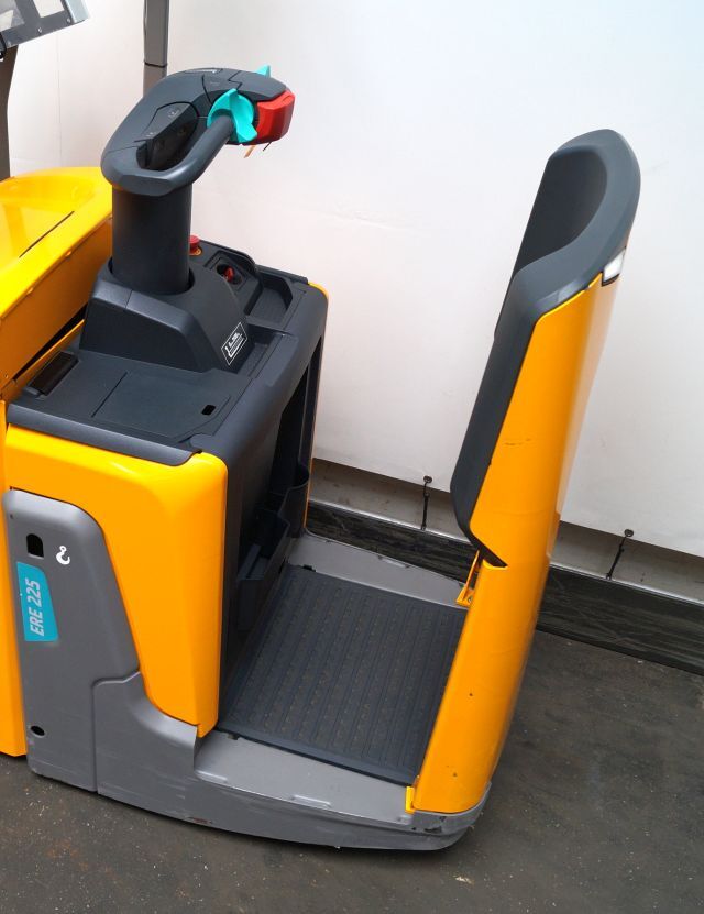 Jungheinrich ERE225 - Pallet truck: picture 4 Jungheinrich ERE225 - Pallet truck: picture 4