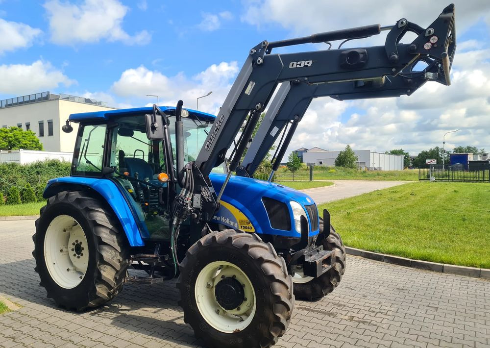 New Holland T5040 - Farm tractor: picture 2 New Holland T5040 - Farm tractor: picture 2
