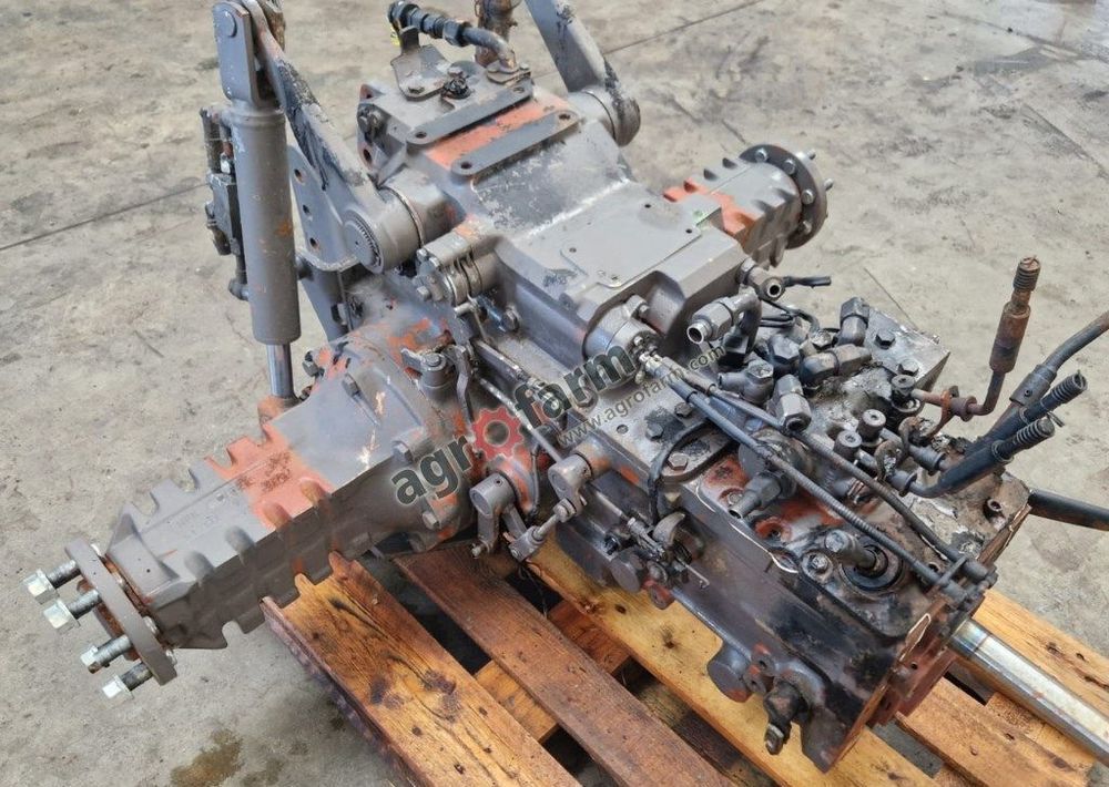 Skrzynia biegów, most tylny Renault Fructus 130 - Gearbox: picture 1 Skrzynia biegów, most tylny Renault Fructus 130 - Gearbox: picture 1