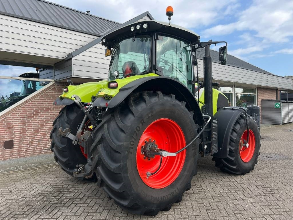 Farm tractor Claas Axion 810 Cmatic: picture 8
