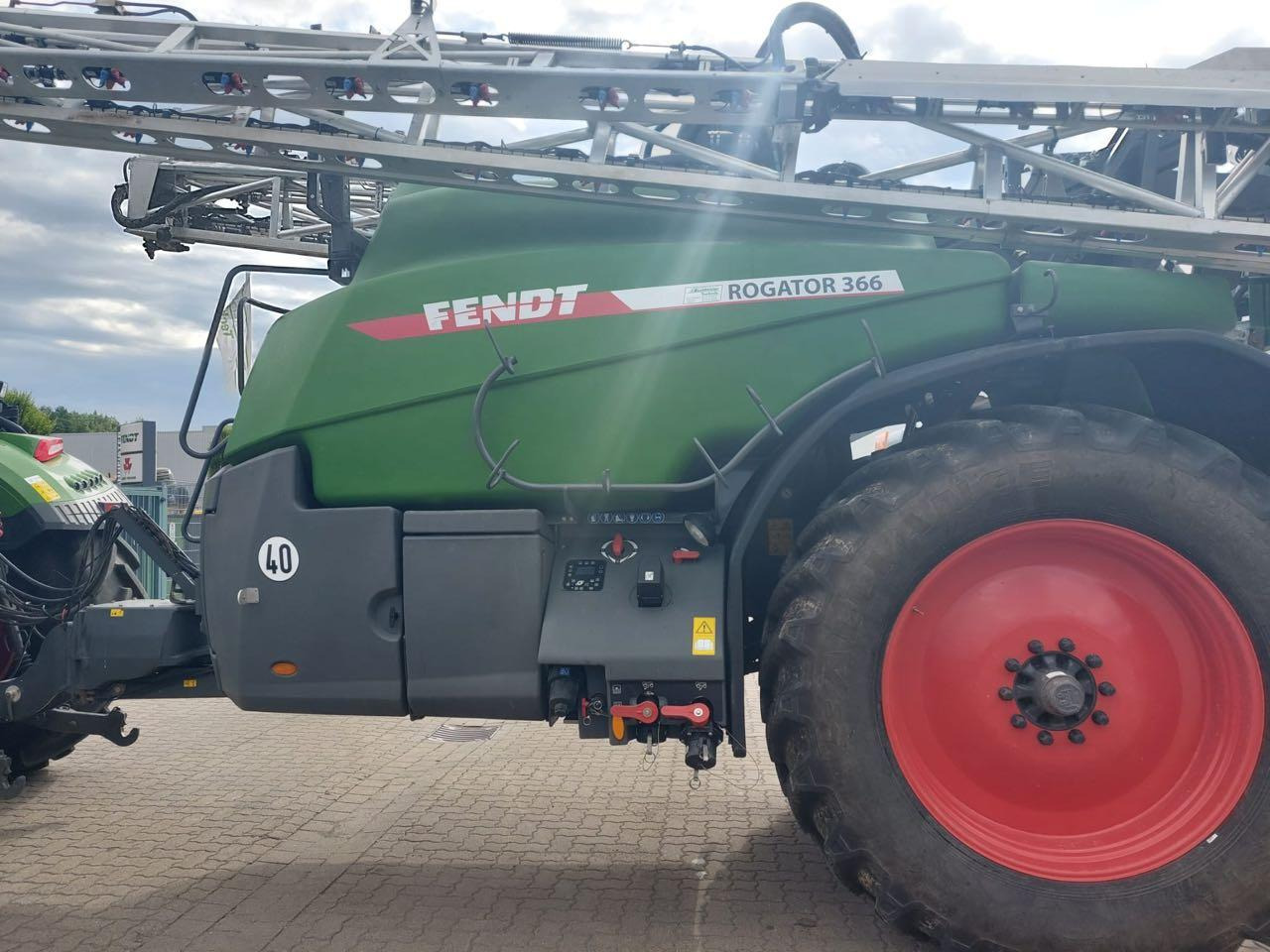 Fendt Rogator 366 - Trailed sprayer: picture 4 Fendt Rogator 366 - Trailed sprayer: picture 4