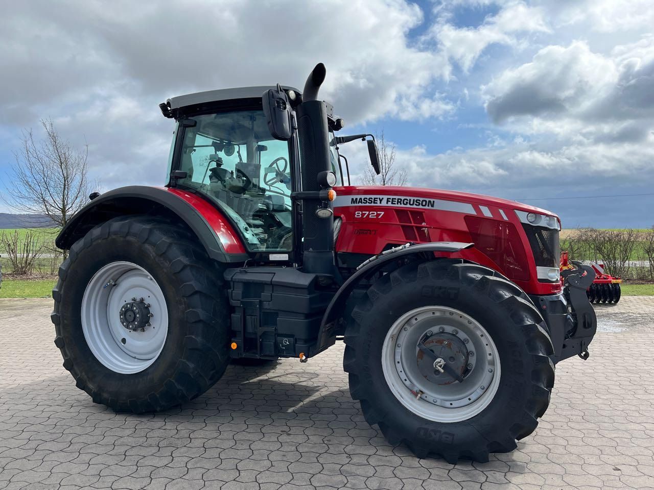 Massey Ferguson 8727 Dyna VT - Farm tractor: picture 2 Massey Ferguson 8727 Dyna VT - Farm tractor: picture 2