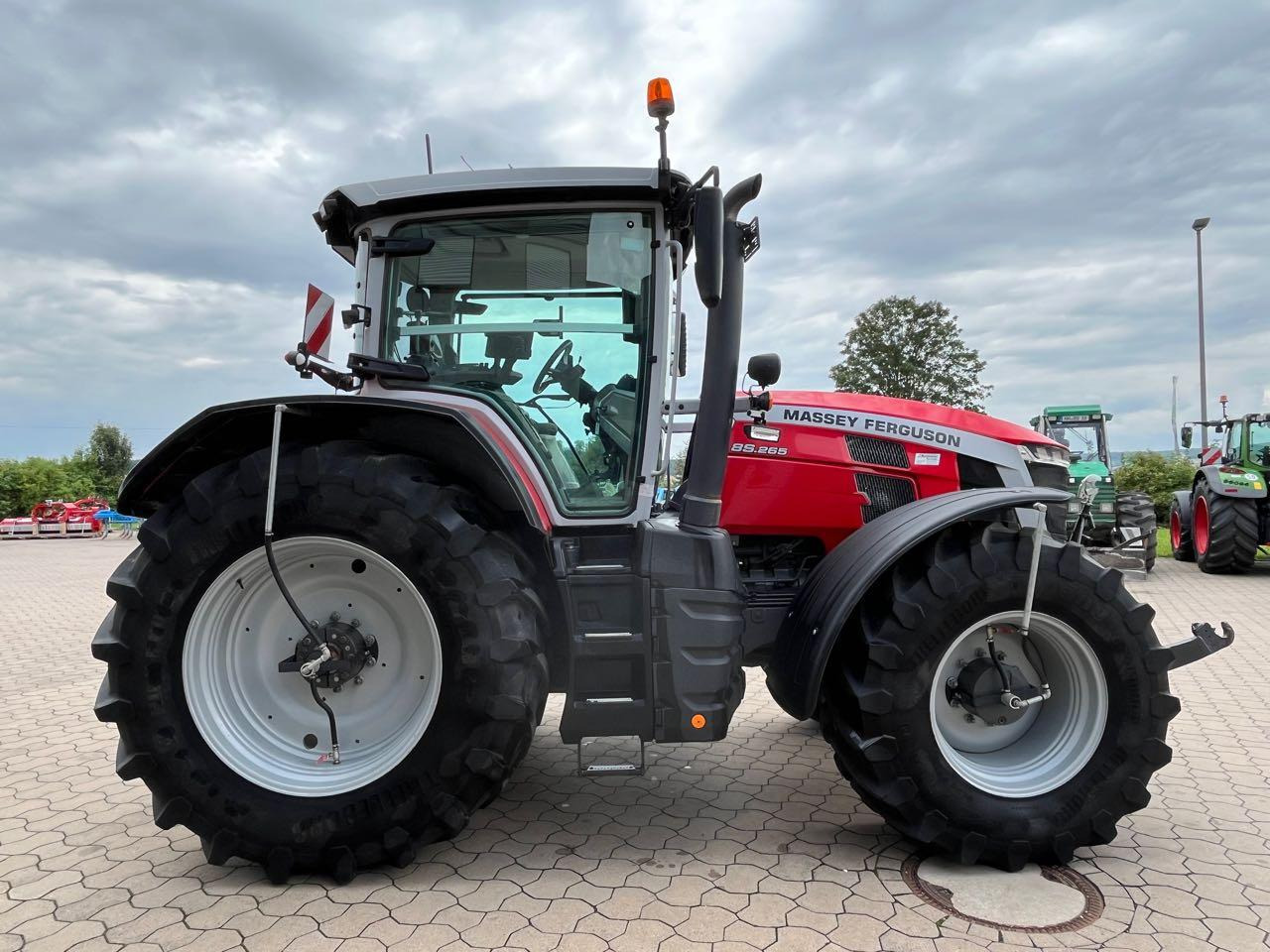 Massey Ferguson 8S.265 Dyna E-Power Exclusive - Farm tractor: picture 2 Massey Ferguson 8S.265 Dyna E-Power Exclusive - Farm tractor: picture 2