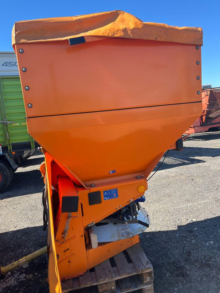 Rauch Axeo 18.1 - Sand/ Salt spreader: picture 3 Rauch Axeo 18.1 - Sand/ Salt spreader: picture 3