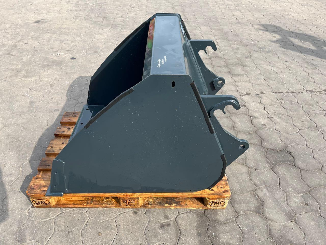 / Schäffer Universalschaufel 90 - Loader bucket: picture 4 / Schäffer Universalschaufel 90 - Loader bucket: picture 4