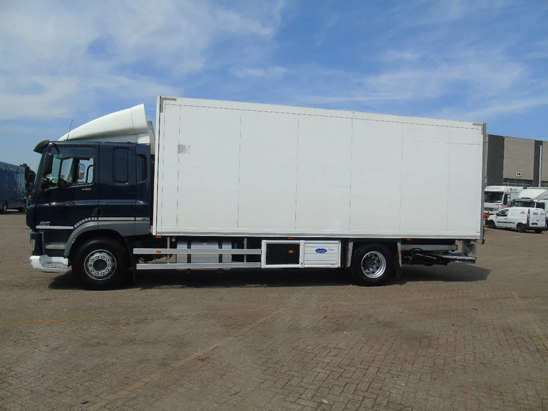 DAF CF 220 + CARRIER + EURO 6 + LIFT - Refrigerator truck: picture 3 DAF CF 220 + CARRIER + EURO 6 + LIFT - Refrigerator truck: picture 3